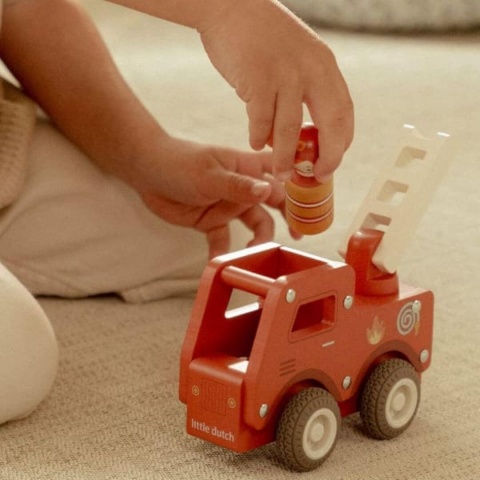 Drewniana Straż Pożarna Little Dutch ze strażakiem-3