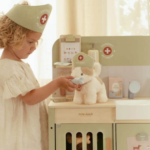 Dziewczyna bawiąca się w weterynarza Little Dutch-4