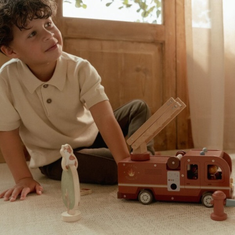 Dziecko bawiące się wozem strażackim Little Dutch-4