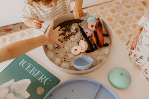 Niebieska tacka sensoryczna Jellystone Play Tray 2w1 skarby