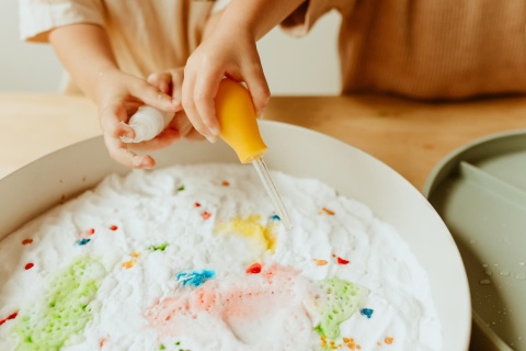 Niebieska tacka sensoryczna Jellystone Play Tray 2w1 kolorowy piasek