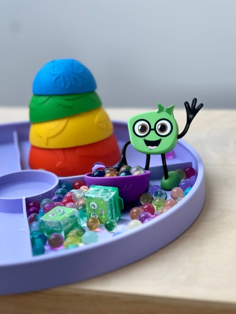 gryzak jellystone w tacce sensorycznej