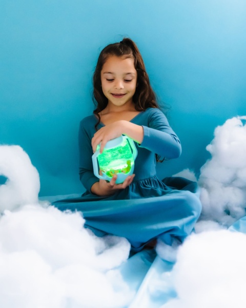 Błękitny słoik sensoryczny Glo Pals - Frosty Fun