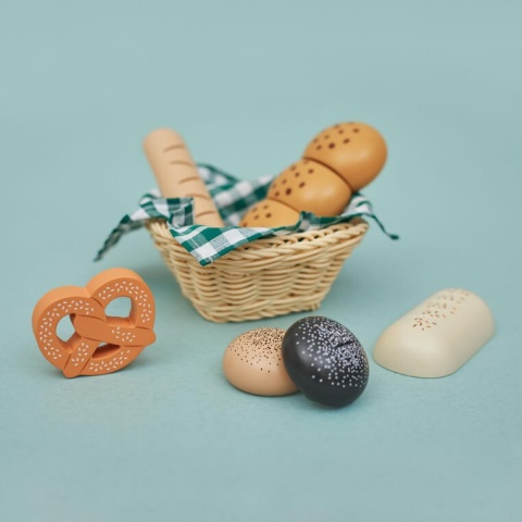 Koszyk z drewniamym pieczywem Janod