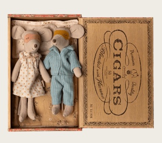 Myszki mama i tata Maileg w pudełku po cygarach