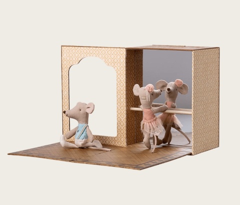 Myszki baletowe w studiu tańca Maileg - Młodsza siostra i Młodszy brat lustro