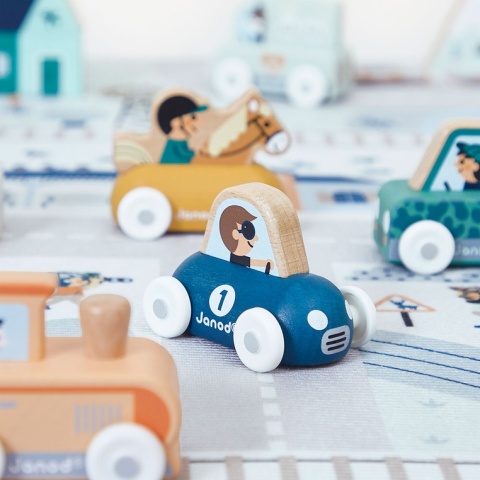 Samochód sportowy Janod Góry Cross Roads na macie z ulicą