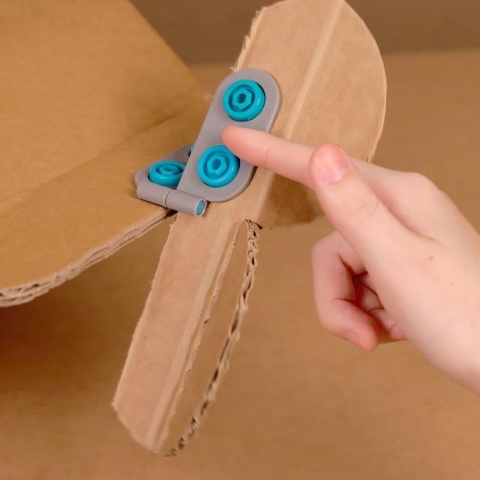 Zestaw zawiasów Makedo Spin-Hinge 6 sztuk przykładowa zabawa