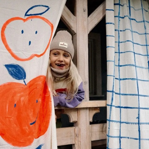 Beżowy Komplet Czapka i Komin Dashki Merino Crew Beige - S ubrana czapka