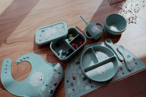 Miętowy Śliniak Silikonowy z kieszonką SASSI Miś produkty marki sassi