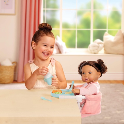 Zestaw do Karmienia z Fotelikiem LullaBaby dla Lalki przy stoliku