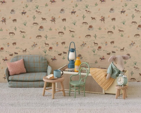 Myszka Maileg w Pudełku Młodszy Brat w pokoju