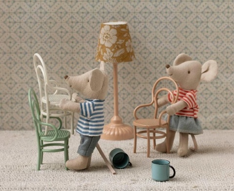 Myszka LouiMax i Stella Manileg w Kartonowym Domku z krzesełkami