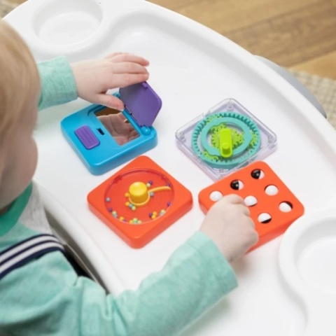 Sensoryczna kostka Biało-Czarne Kuleczki - Play Tab Fat Brain Toys