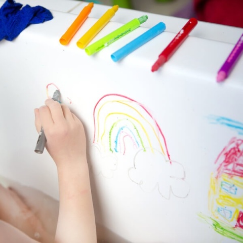 dziecko rysuje Kredki do kąpieli Tiger Tribe