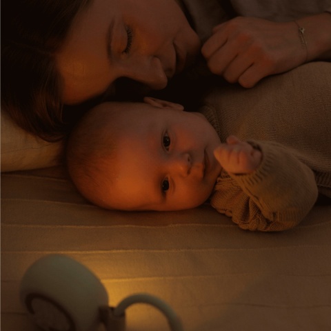 Odtwarzacz MP3 Alilo CocoNap W1 zielony w łóżeczku