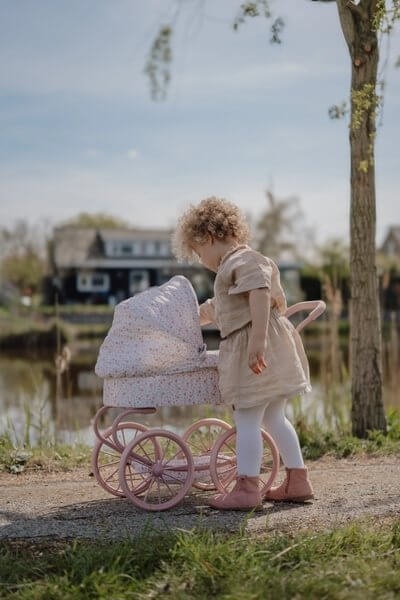 Głęboki wózek dla lalek Little Dutch dziewczynka