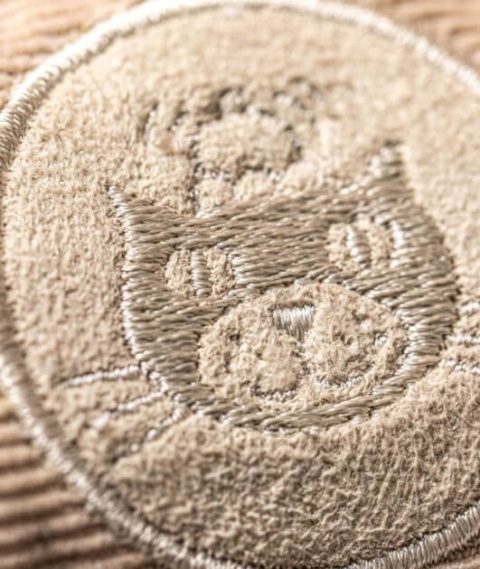 Maskotka Linijka Jellycat logo
