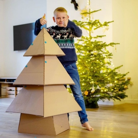 Bezpieczny roler perforujący tekturę Makedo Fold-Roller  choinka