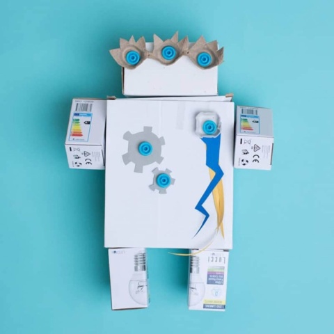 Bezpieczny roler perforujący tekturę Makedo Fold-Roller  robot