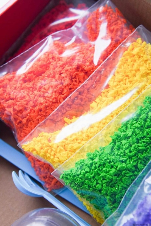 Miękka pianka do zabaw sensorycznych Dzieci Tu i Teraz Fluffi box kolory