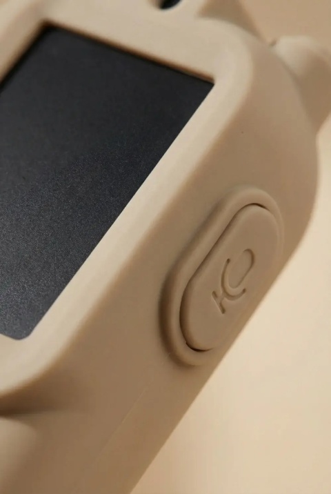 Video Walkie Talkie KidLupe beżowe i brązowe - włącznik