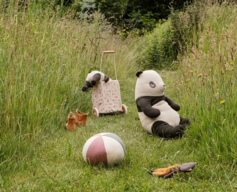 Maskotka Panda Maileg duża - na łące