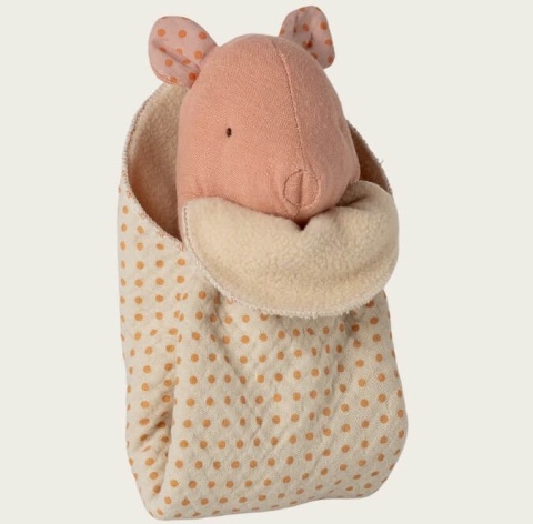 Mini świnka Maileg Lullaby freinds różowy - w kocyku