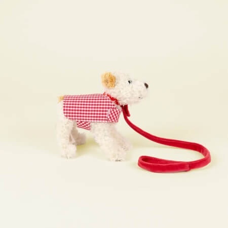 Mini piesek Eliot Egmont Toys ze smyczą i ubrankiem - bok