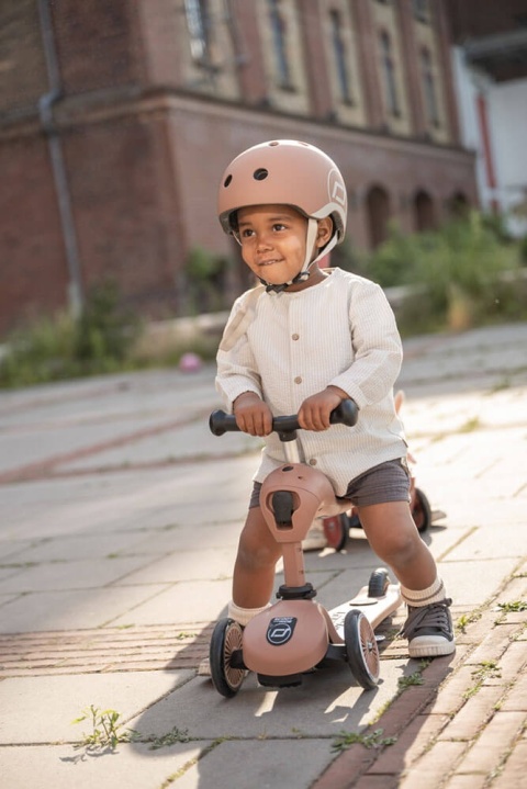Mocha kask Scootandride XXS-S dla dzieci 1-5lat - ubrany na głowę