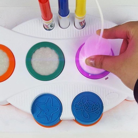 Podświetlane stemple z magicznym tuszem Crayola - jak używać