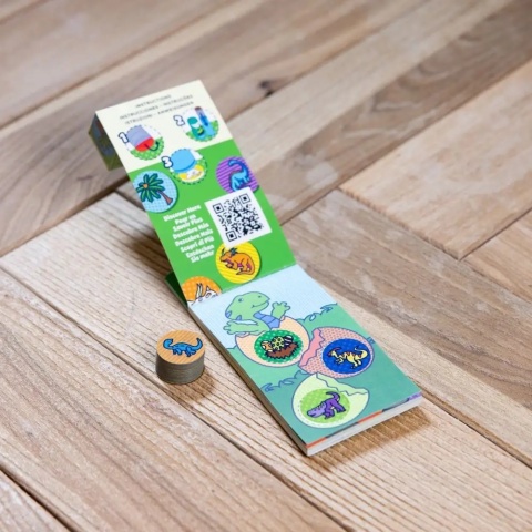Notesik z naklejkami uzupełnijącymi Sticker wow! Melissa & Doug dinozaur - środek