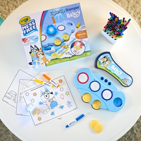 Podświetlane stemple z magicznym tuszem Crayola Bluey - elementy zestawu