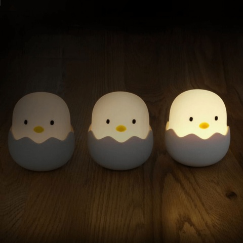Lampka nocna Eggy's Mystery Lights EGGY w kształcie pisklaka w beżowej skorupce - moc światła