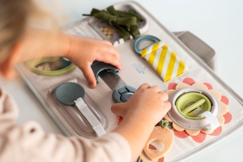 Tablica edukacyjna Taf Toys - zabawa