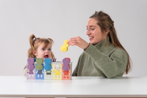 Zabawka edukacyjna z klipsami Taf Toys Królicza zabawa z rodzicem
