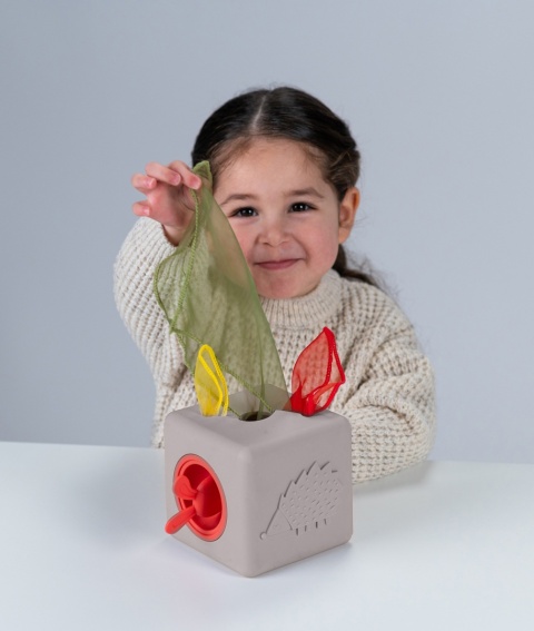 Pojemnik z wyskakującymi chusteczkami Taf Toys - zielona chusteczka