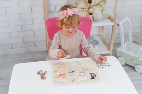 Puzzle dźwiękowe Adam Toys farma   - zabawa dziecka