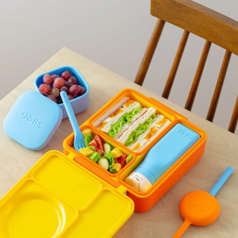 Silikonowy bidon OMIE OMIEBOTTLE różowy z lunchbox