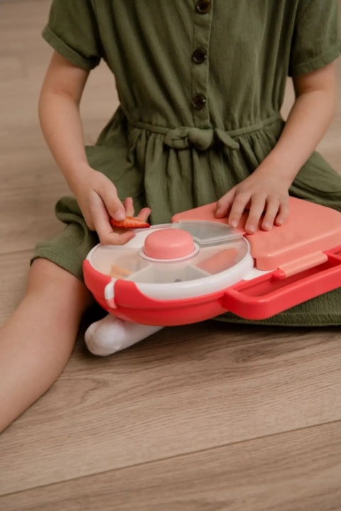 Różowy lunch box z pojemnikiem na przekąski 2w1 GoBe Watermelon Pink - prosta obsługa