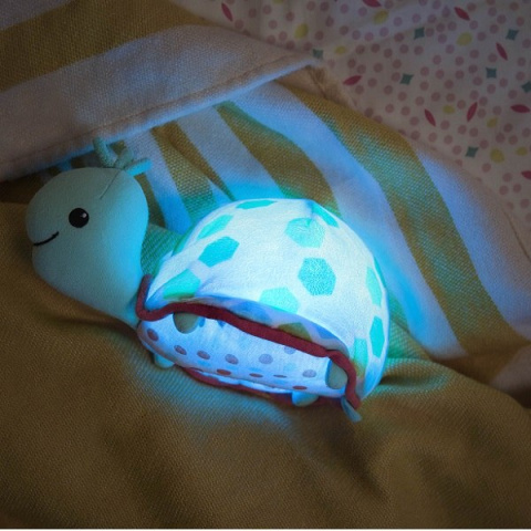 Szumiący i świecący żółw B.Toys Glow Zzz Shellé