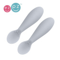 EZPZ Silikonowa łyżeczka Tiny Spoon 2 szt. pastelowa szarość EZPZ Silikonowa łyżeczka Tiny Spoon 2 szt. pastelowa szarość