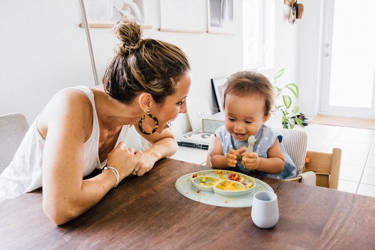 EZPZ Silikonowa łyżeczka Tiny Spoon 2 szt. pastelowa zieleń EZPZ Silikonowa łyżeczka Tiny Spoon 2 szt. pastelowa zieleń