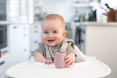 EZPZ Silikonowy kubeczek Tiny Cup pastelowy róż 60 ml