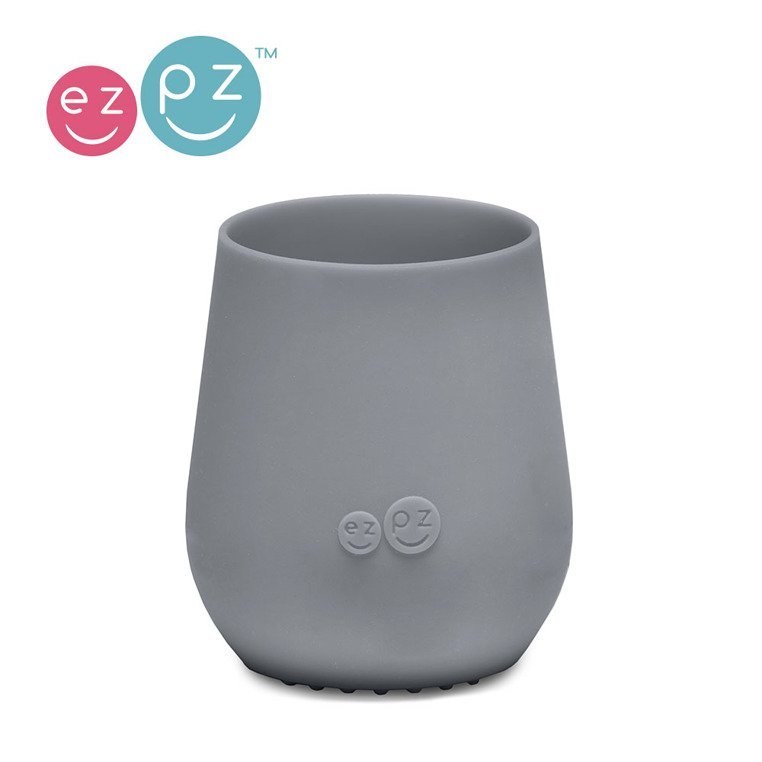 EZPZ Silikonowy kubeczek Tiny Cup szary 60 ml EZPZ Silikonowy kubeczek Tiny Cup szary 60 ml