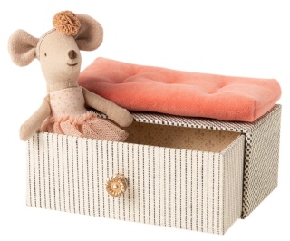 Maileg Myszka tancerka w tapczanie - Dancing mouse in daybed, Little sister