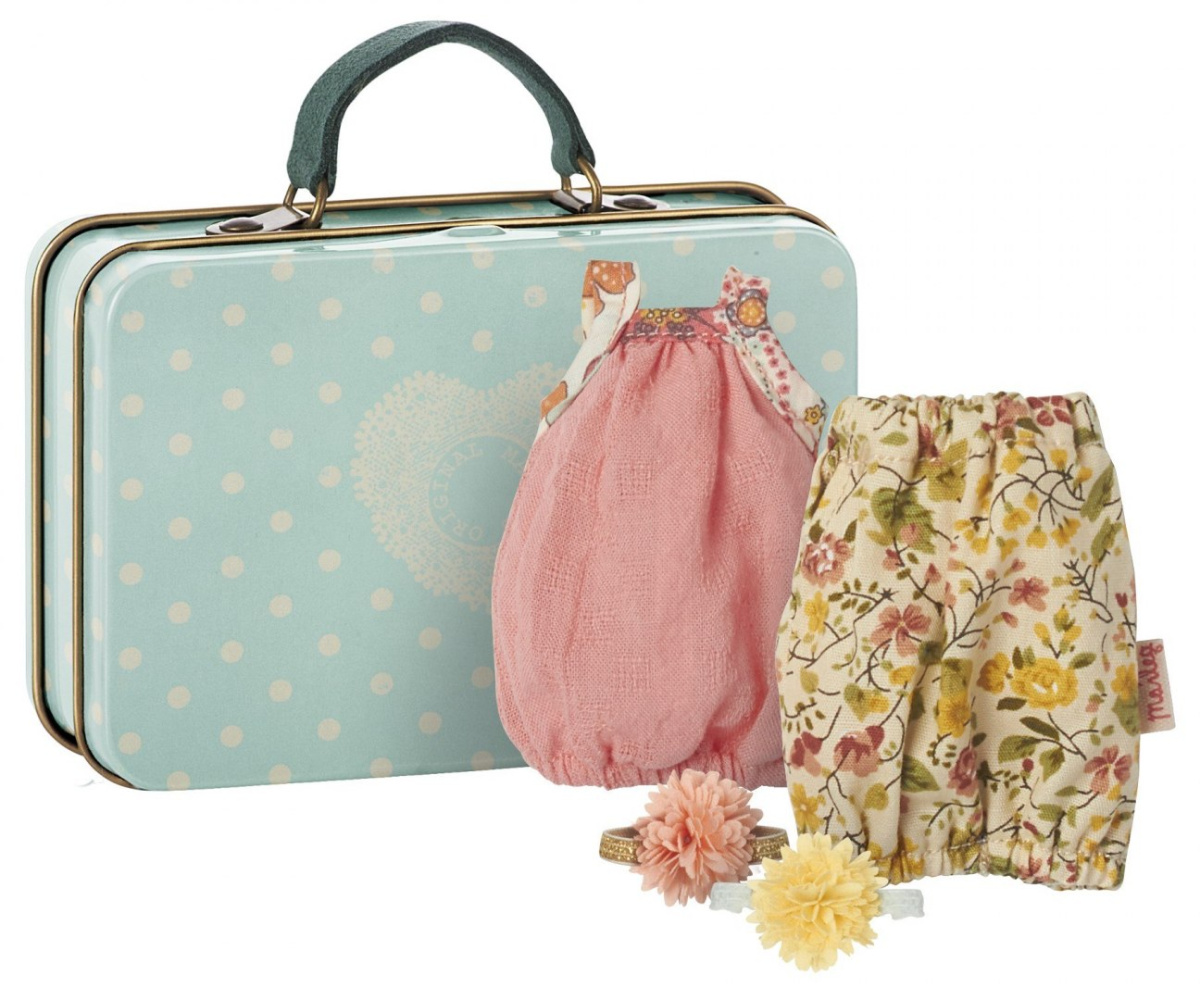 Maileg Walizka z ubrankami - Suitcase with 2 Dresses for Girls, Micro Maileg Walizka z ubrankami - Suitcase with 2 Dresses for Girls, Micro