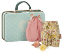 Maileg Walizka z ubrankami - Suitcase with 2 Dresses for Girls, Micro Maileg Walizka z ubrankami - Suitcase with 2 Dresses for Girls, Micro