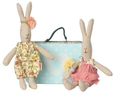 Maileg Walizka z ubrankami - Suitcase with 2 Dresses for Girls, Micro Maileg Walizka z ubrankami - Suitcase with 2 Dresses for Girls, Micro