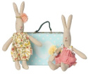 Maileg Walizka z ubrankami - Suitcase with 2 Dresses for Girls, Micro Maileg Walizka z ubrankami - Suitcase with 2 Dresses for Girls, Micro